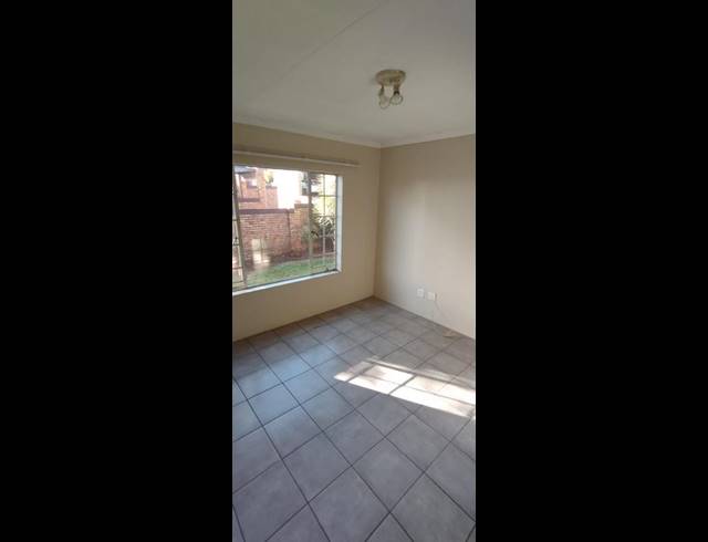 2 BEDROOM TOWNHOUSE FOR SALE IN WILGEHEUWEL